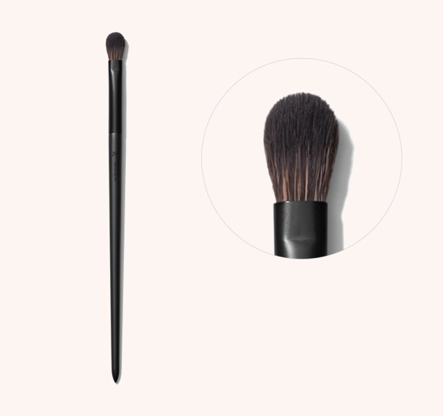 V205 Flat Domed Eyeshadow Brush