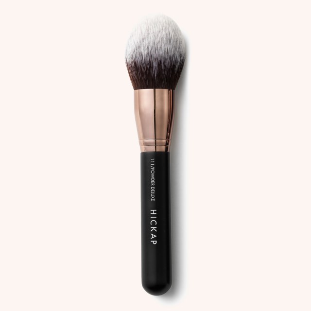 111/Powder Deluxe Brush