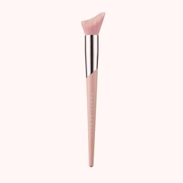 Cheek-Hugging Highlight Brush 120