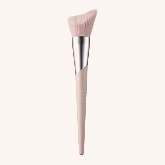Cheek-Hugging Bronzer Brush 190 Cheek-Hugging Bronzer Brush 190